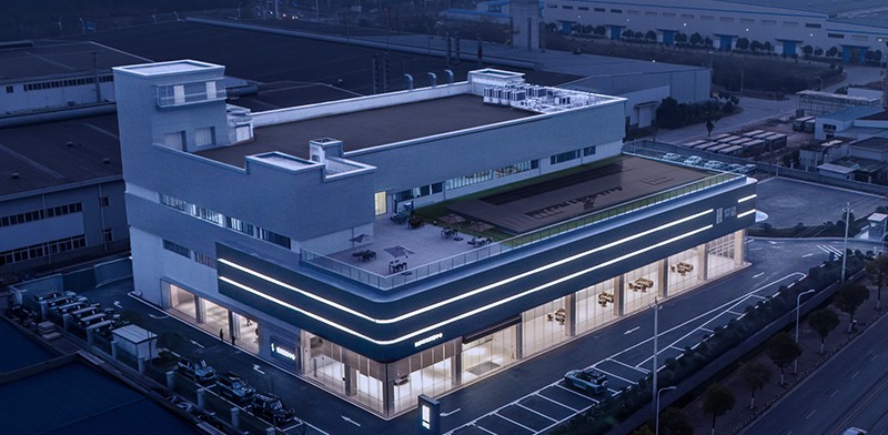 仰望·长沙中心店丨首个百万级新能源豪华品牌体验式展厅